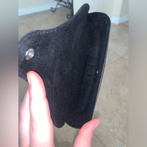 Ray-Ban Sunglasses Black Leather Snap Case With Microfiber Red Logo Cloth - Picture 6 of 10